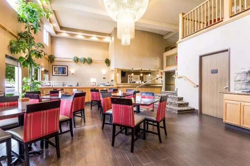 酒店 Comfort Suites Portland Airport