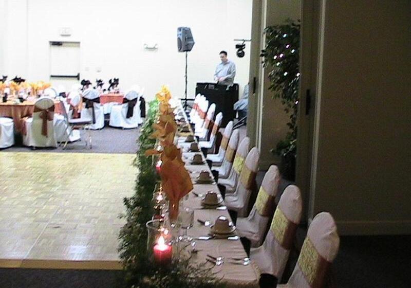 هتل Country Cascades Waterpark Resort