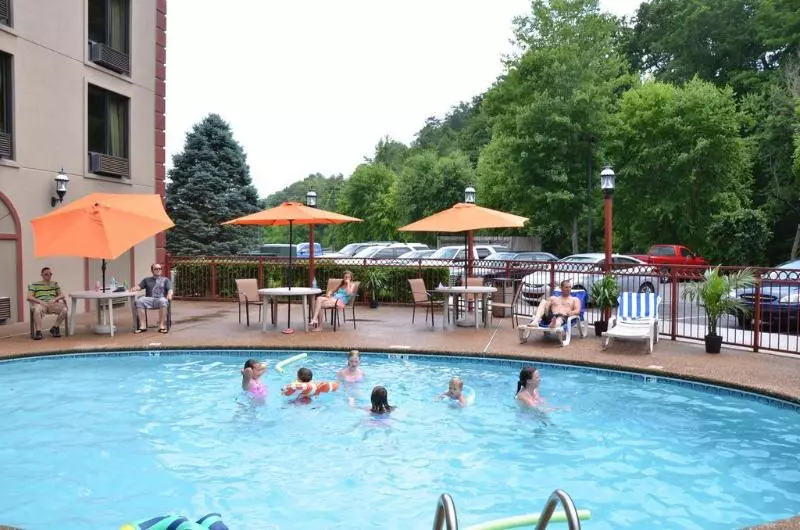 酒店 Country Cascades Waterpark Resort