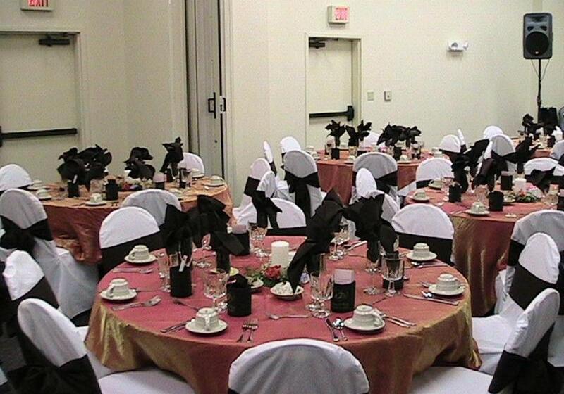 هتل Country Cascades Waterpark Resort