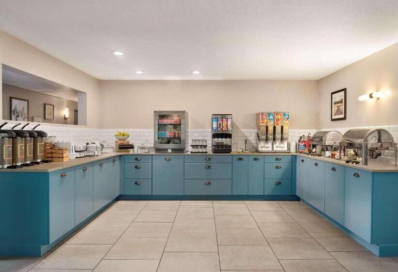 酒店 Country Inn & Suites By Radisson, Decorah, Ia