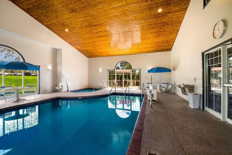 酒店 Country Inn & Suites By Radisson, Freeport, Il