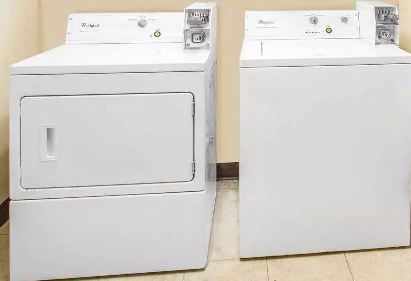 호텔 Days Inn & Suites By Wyndham Columbia Airport