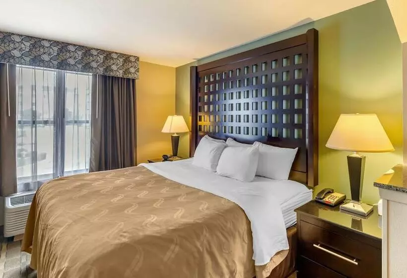 בית מלון כפרי Quality Suites Sherman