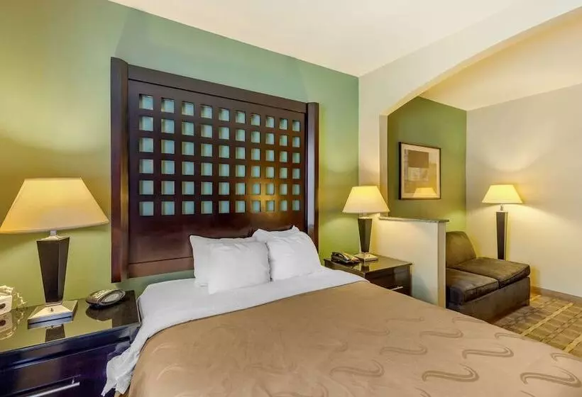 בית מלון כפרי Quality Suites Sherman