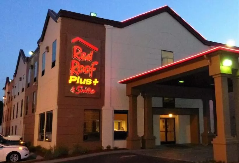 ホテル Red Roof Inn Plus+ & Suites Chattanooga Downtown