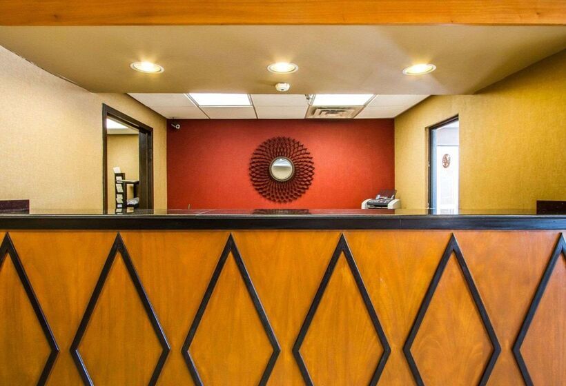 酒店 Rodeway Inn & Suites