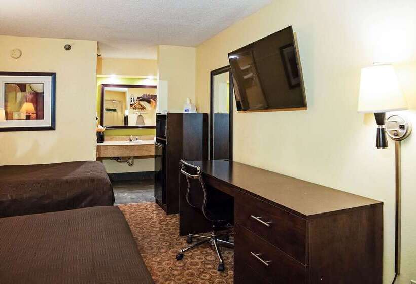 酒店 Rodeway Inn & Suites