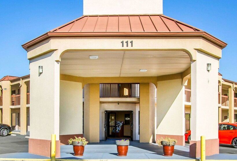 酒店 Rodeway Inn & Suites