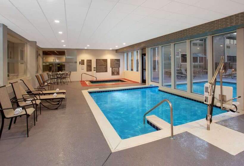 فندق Wyndham Garden Fort Wayne