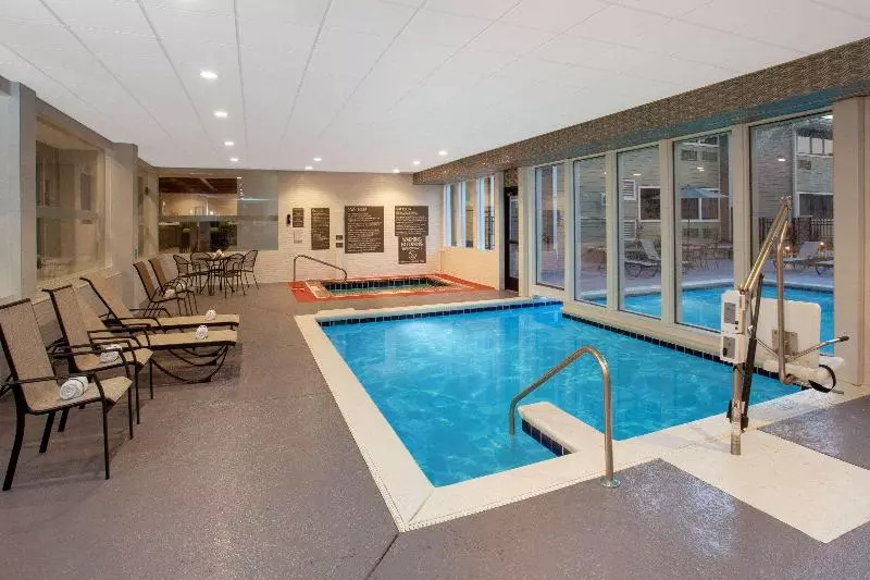 ホテル Wyndham Garden Fort Wayne