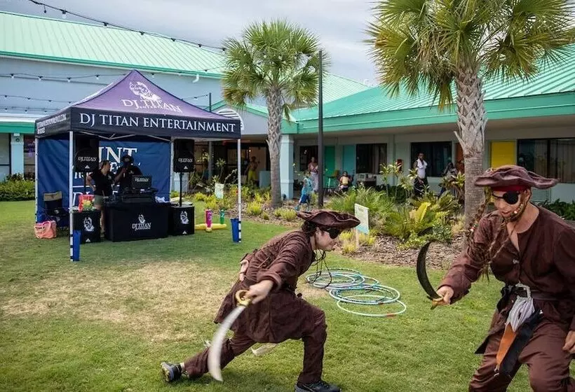 אתר נופש Beachside Hotel And Suites