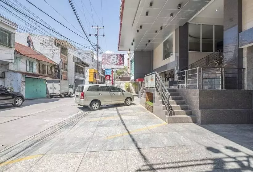 هتل Oyo 1081 Allson City  Makassar