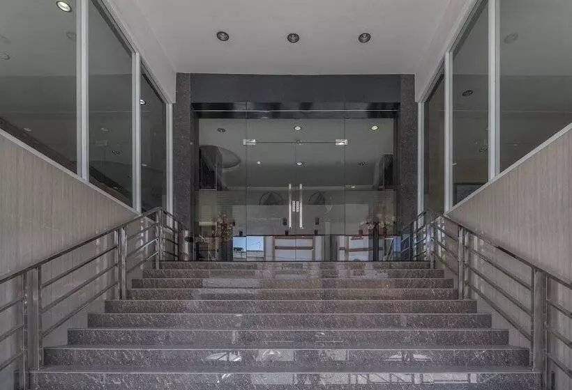 هتل Oyo 1081 Allson City  Makassar