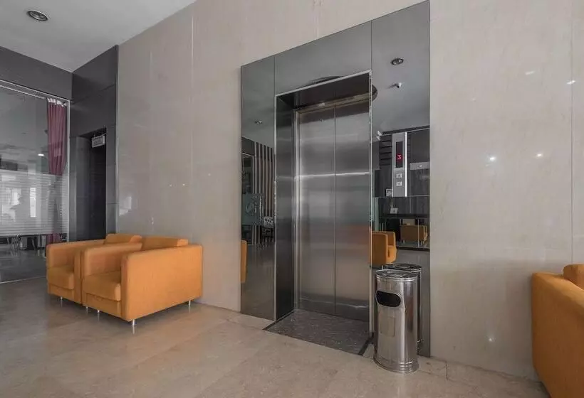 هتل Oyo 1081 Allson City  Makassar