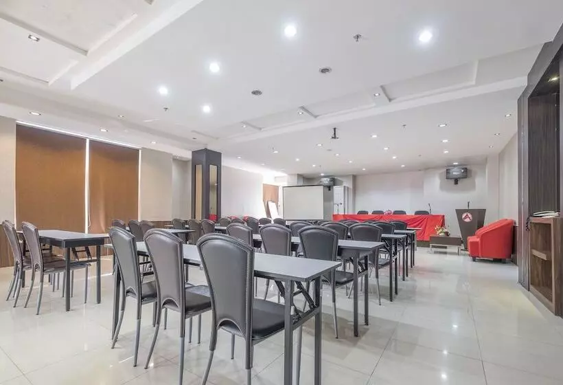 هتل Oyo 1081 Allson City  Makassar