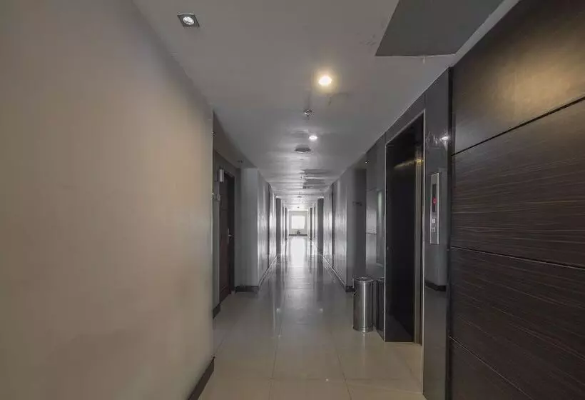 هتل Oyo 1081 Allson City  Makassar