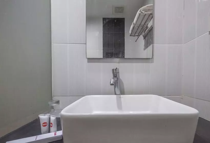 هتل Oyo 1081 Allson City  Makassar