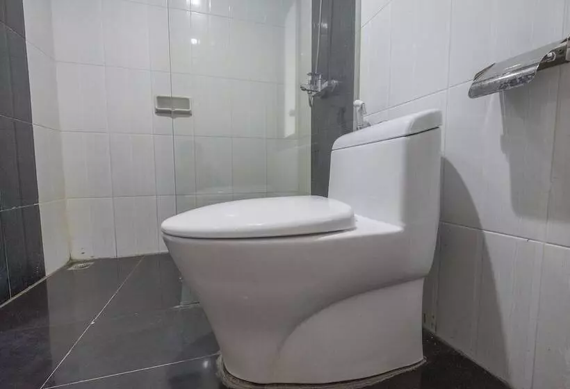 هتل Oyo 1081 Allson City  Makassar