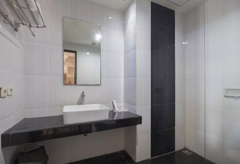 هتل Oyo 1081 Allson City  Makassar