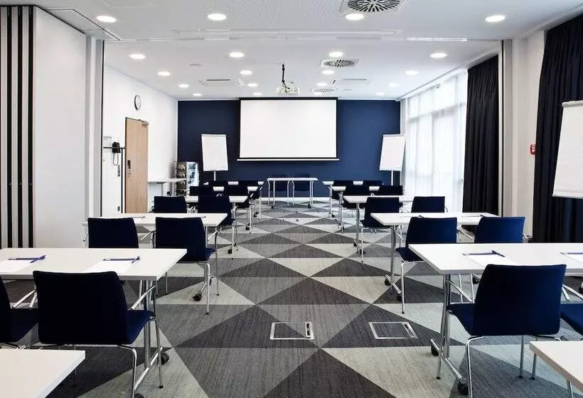 Hotelli Holiday Inn Express   Kaiserslautern, An Ihg