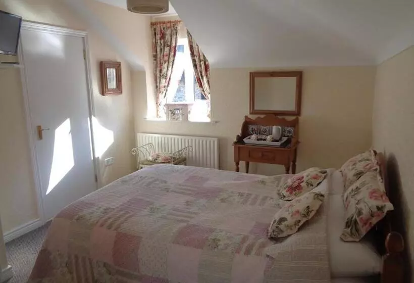 پانسیون Dromard House