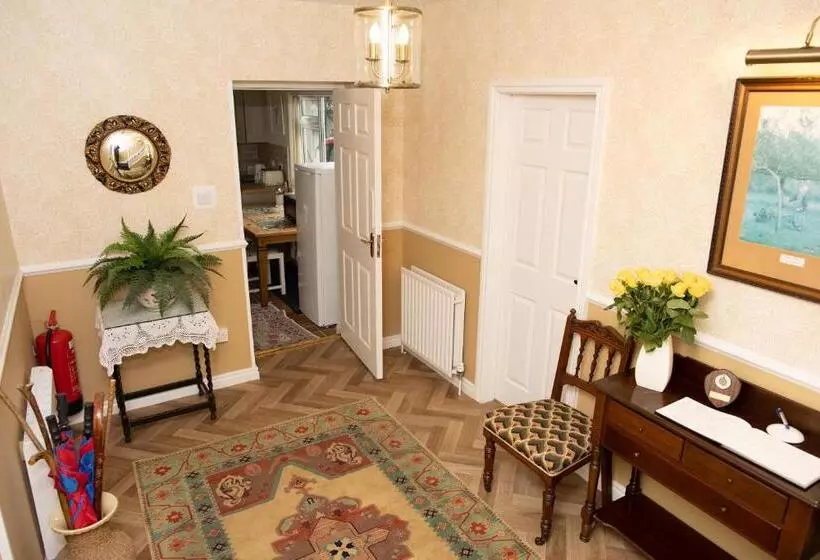 پانسیون Dromard House