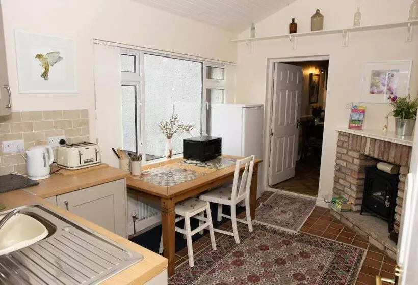 پانسیون Dromard House