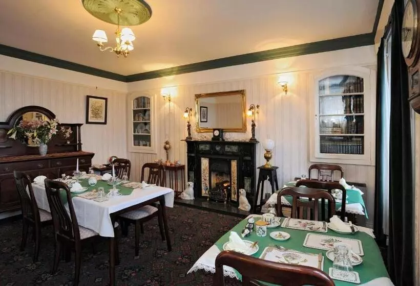 پانسیون Dromard House