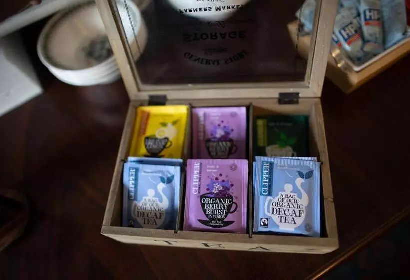 پانسیون Dromard House