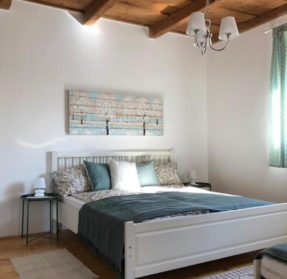 بنسيون Twin Pines Apartment