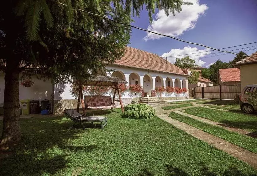 پانسیون Twin Pines Apartment