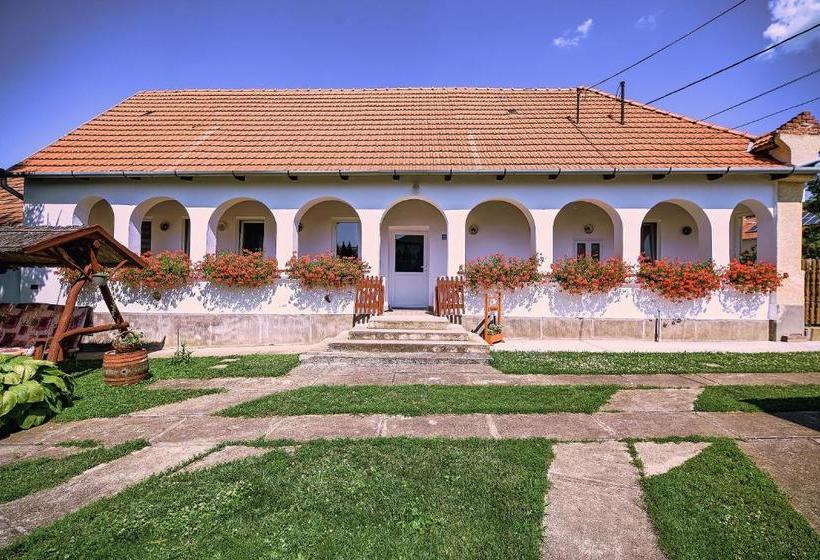 بنسيون Twin Pines Apartment