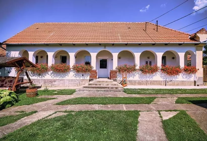 پانسیون Twin Pines Apartment