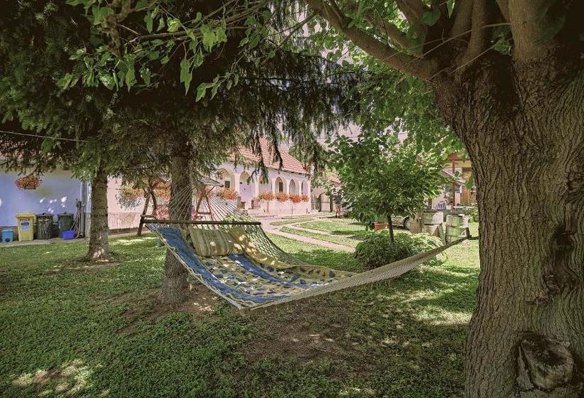 بنسيون Twin Pines Apartment