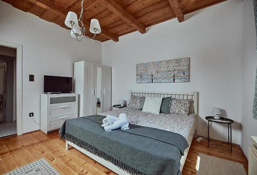 بنسيون Twin Pines Apartment