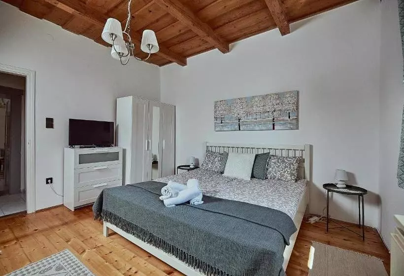 پانسیون Twin Pines Apartment