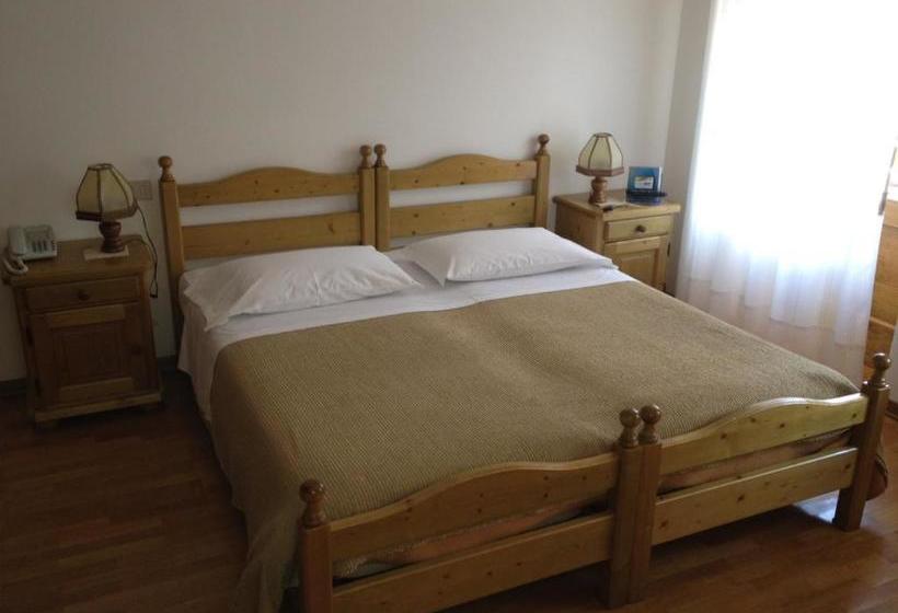 هتل Ajarnola Locazioni Turist