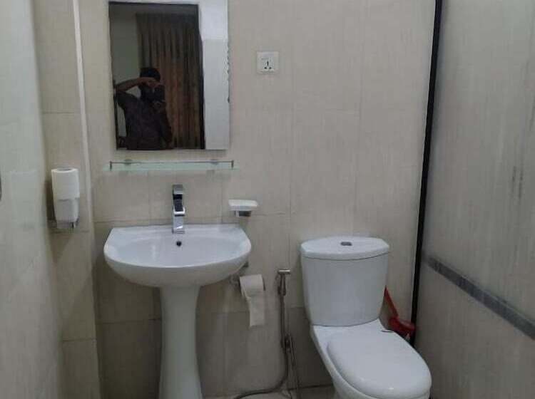 هتل Under Water Safaris