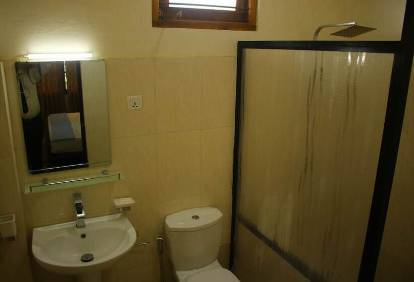 هتل Under Water Safaris