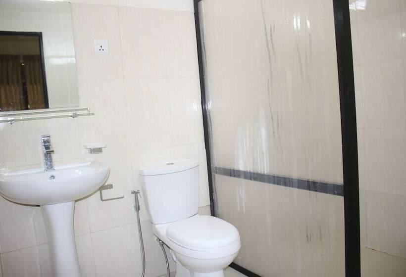 هتل Under Water Safaris