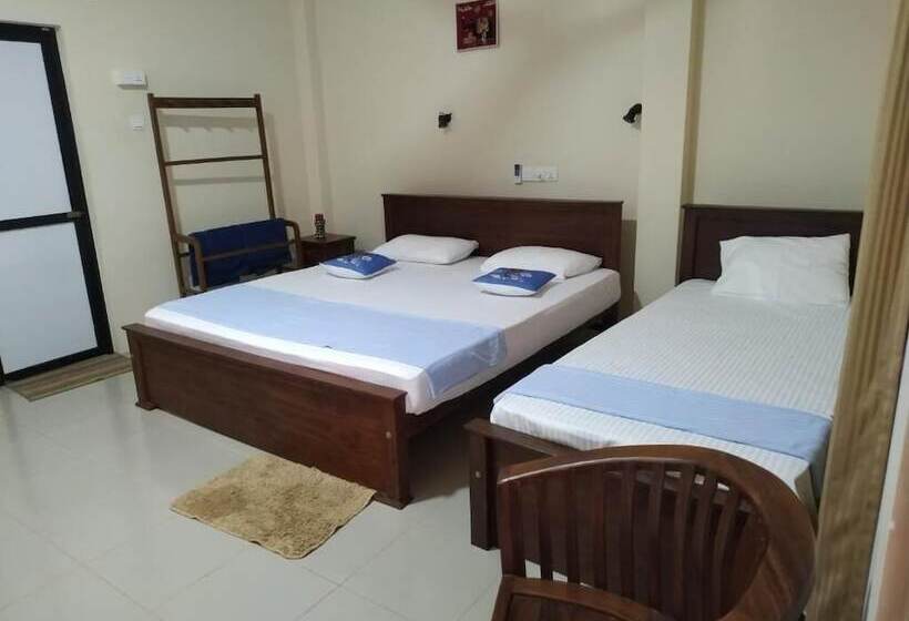 هتل Under Water Safaris