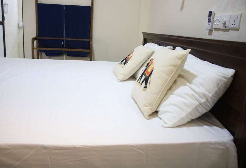 هتل Under Water Safaris