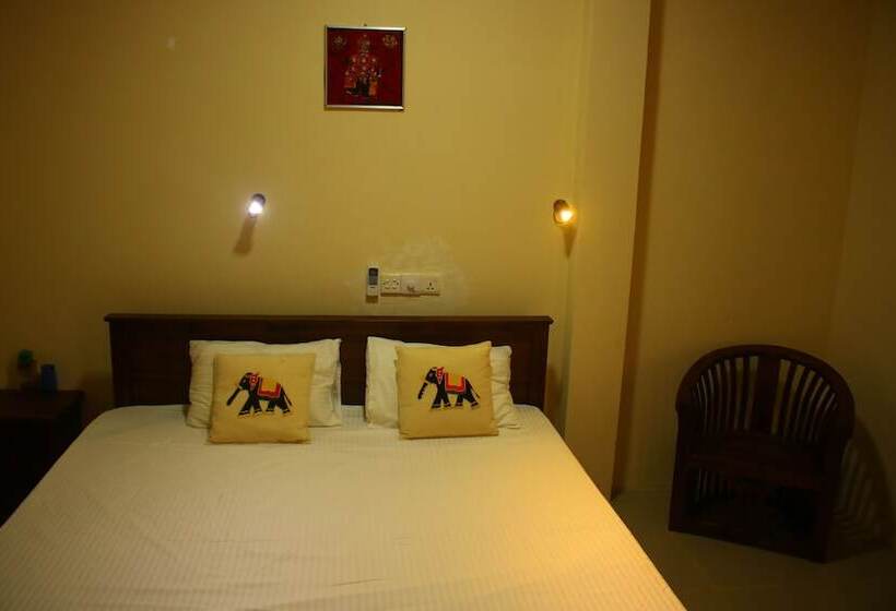 هتل Under Water Safaris