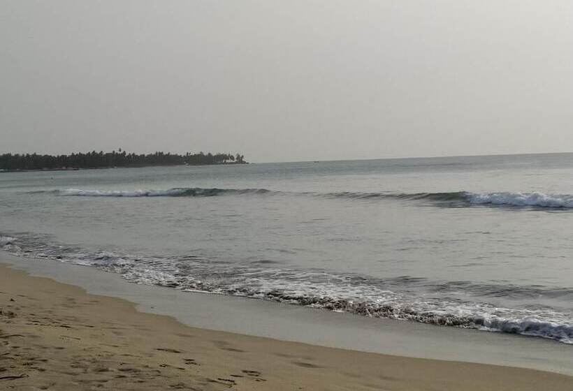 هتل Under Water Safaris