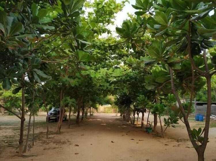 هتل Under Water Safaris