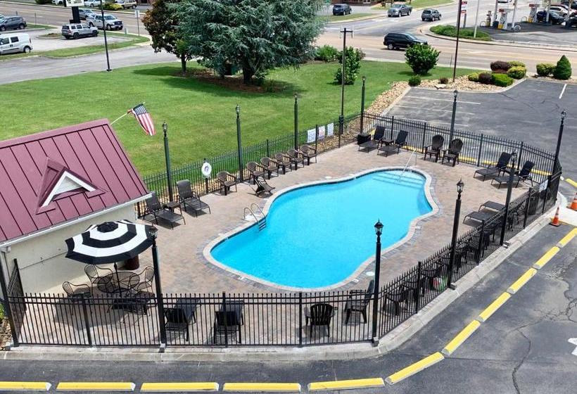 فندق على الطريق Landmark Inn