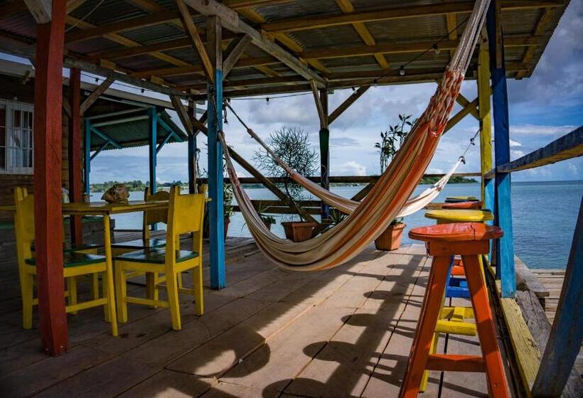 هاستل Hostal On The Sea