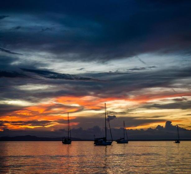 هاستل Hostal On The Sea