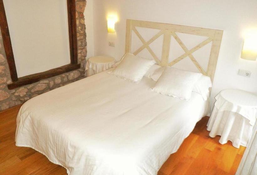 ベッドアンドブレックファースト El Castell De La Pobla De Lillet